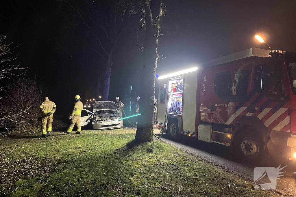 Auto opnieuw in brand gestoken