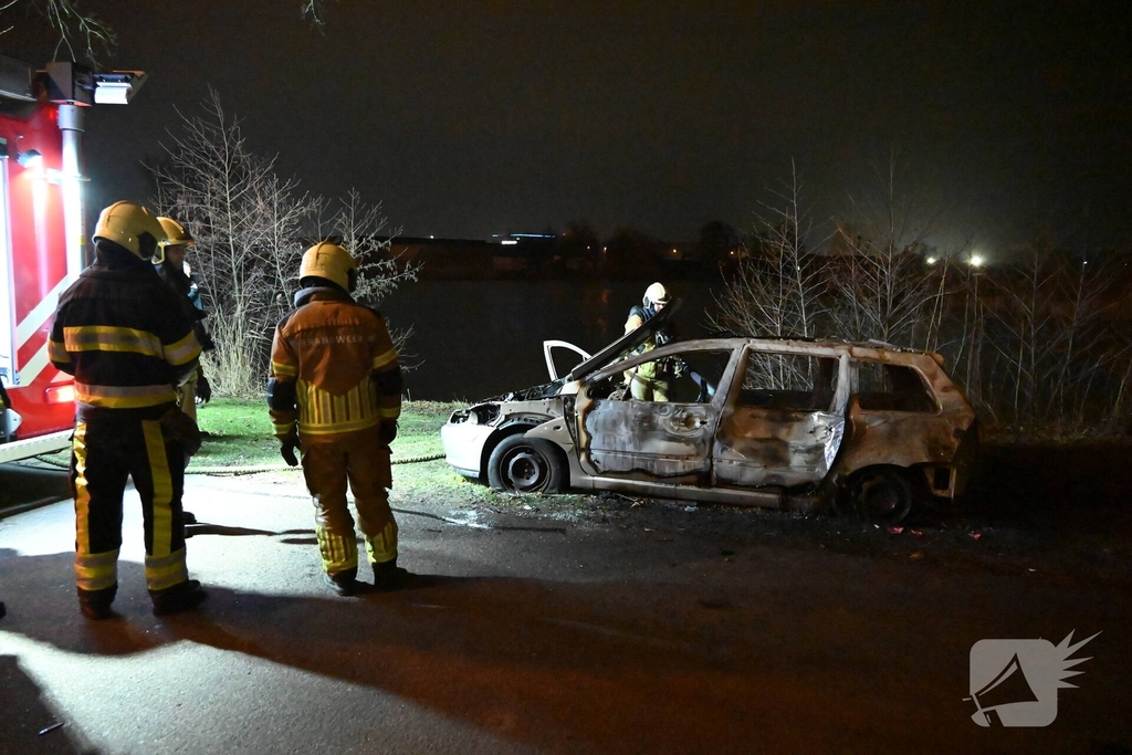 Auto opnieuw in brand gestoken