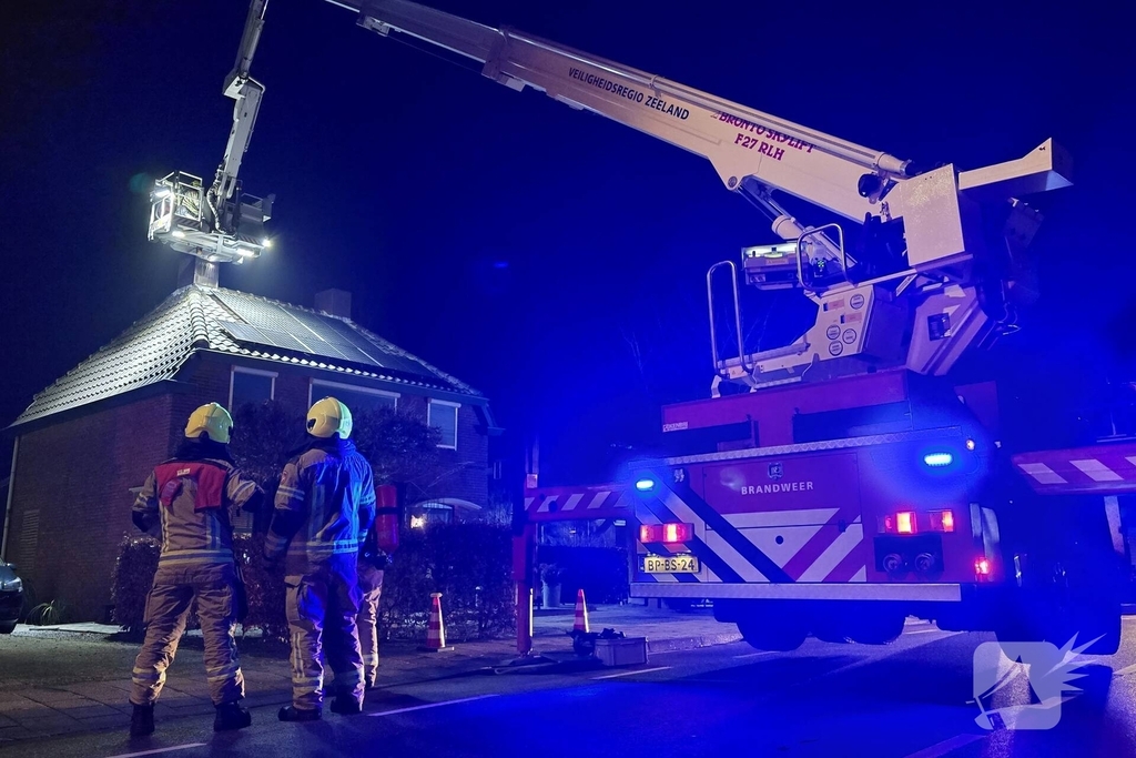 Brand in schoorsteen van woning