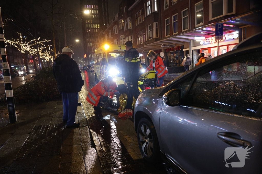Voetganger komt ten val tijdens ongeval met auto