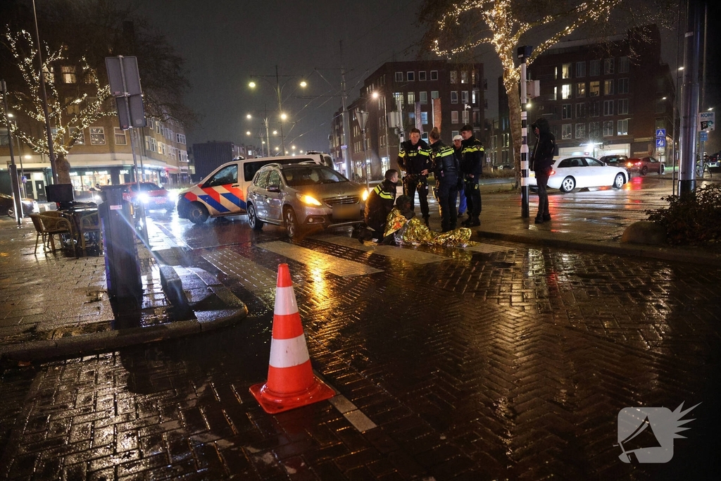 Voetganger komt ten val tijdens ongeval met auto