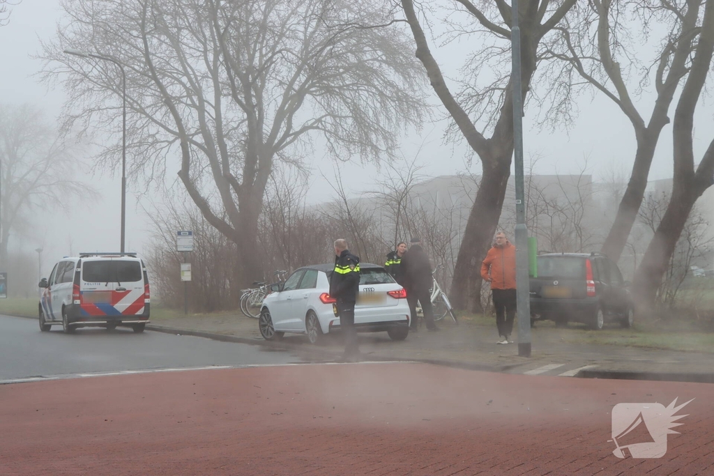 Auto's botsen op kruising