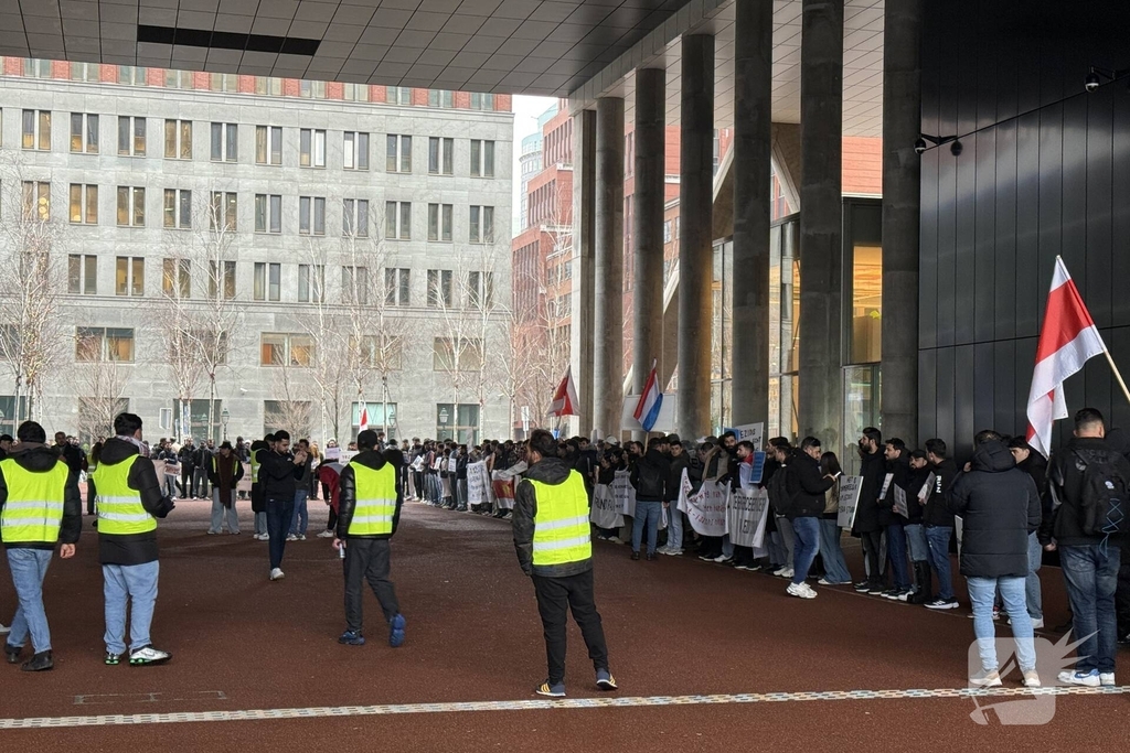 Demonstratie bij Rijkskantoor tegen uitzettingen naar Irak