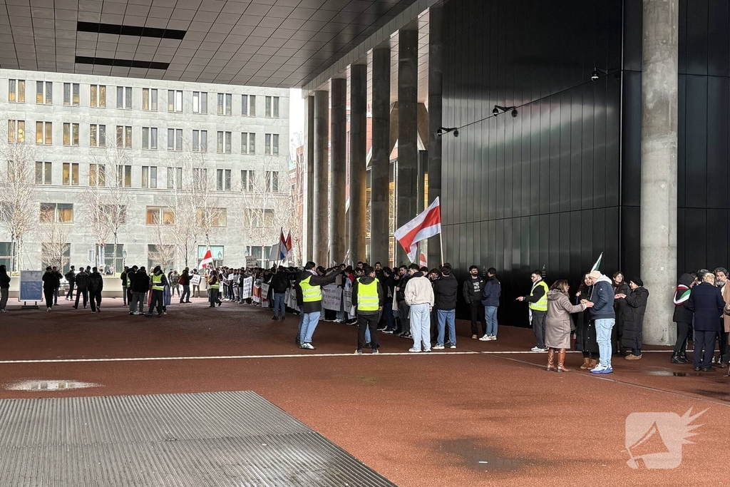 Demonstratie bij Rijkskantoor tegen uitzettingen naar Irak