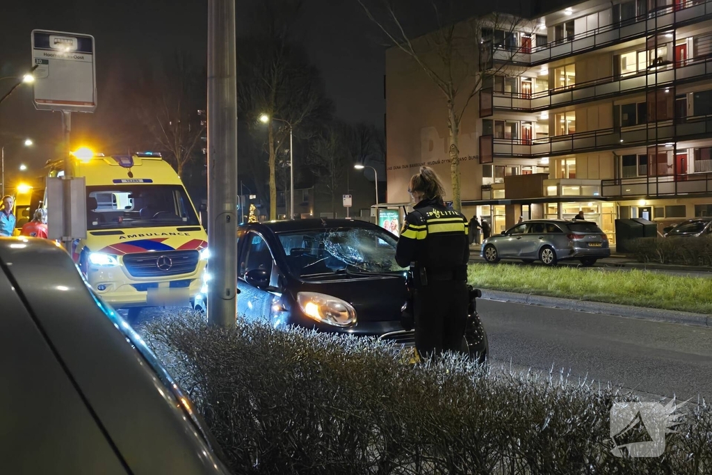 Automobilist rijdt voetganger aan bij verkeerslichten