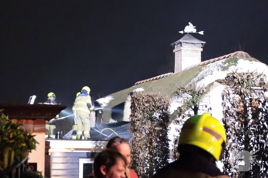 Brand in schoorsteen van villa