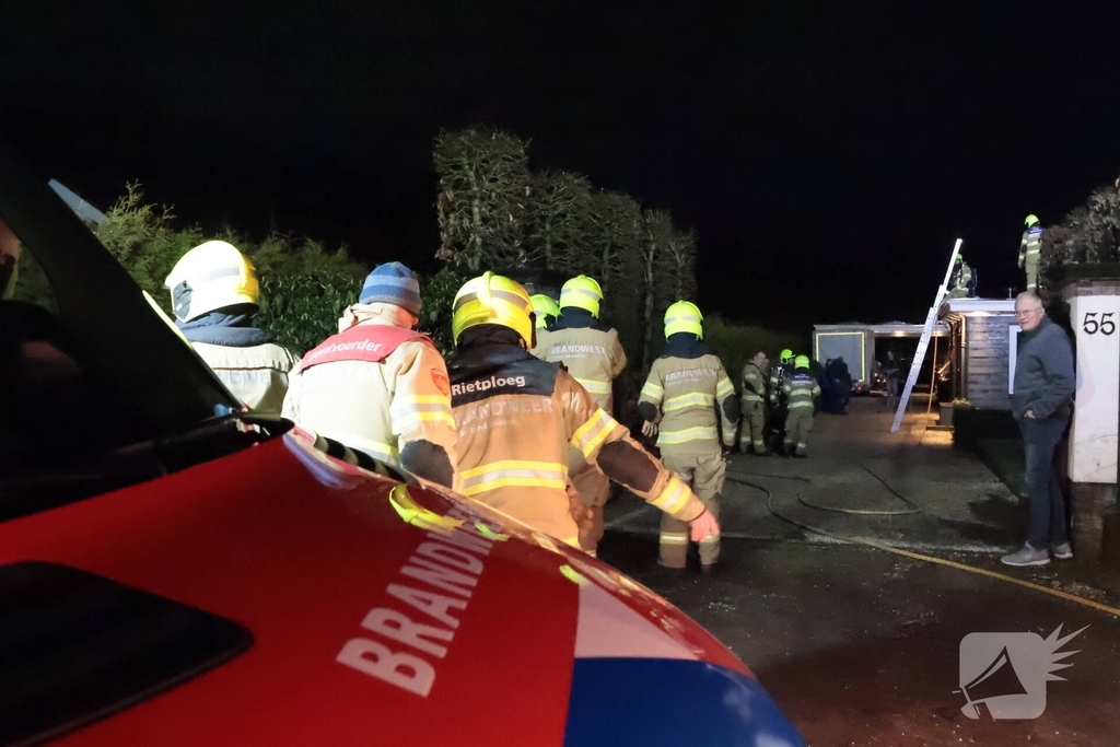Brand in schoorsteen van villa