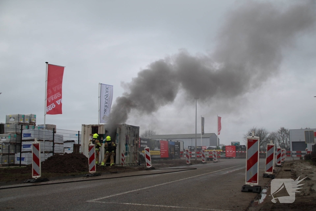 Honderden huishoudens zonder stroom door gebouwbrand