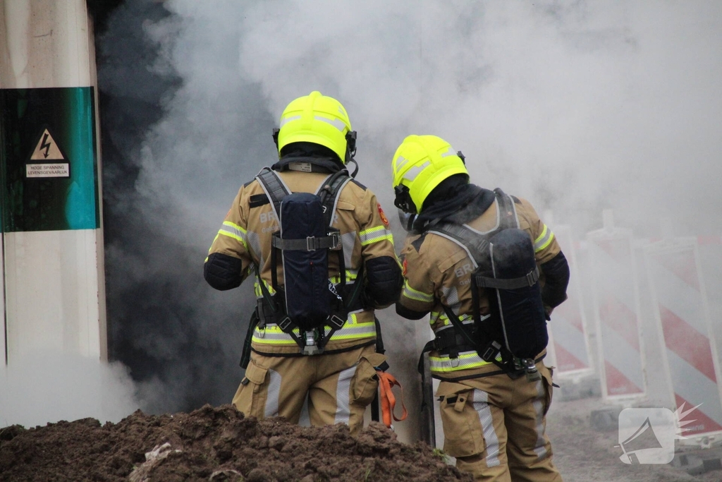 Honderden huishoudens zonder stroom door gebouwbrand