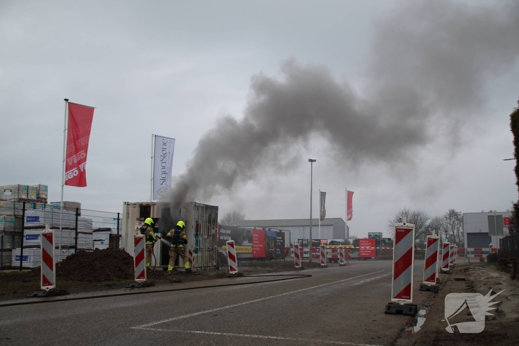 Honderden huishoudens zonder stroom door gebouwbrand
