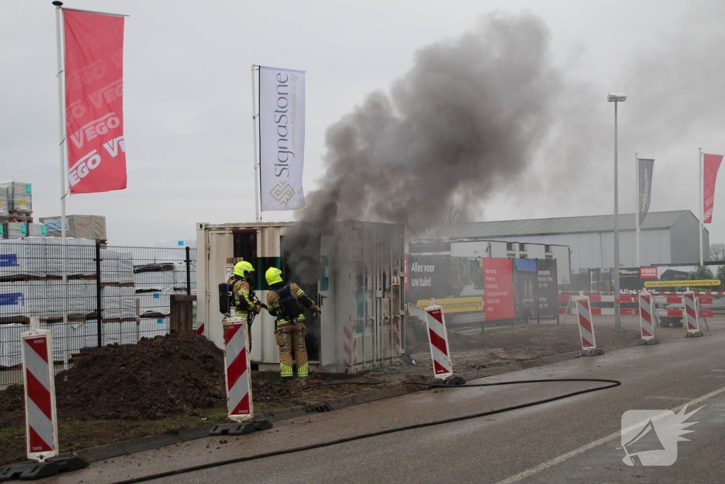 Honderden huishoudens zonder stroom door gebouwbrand