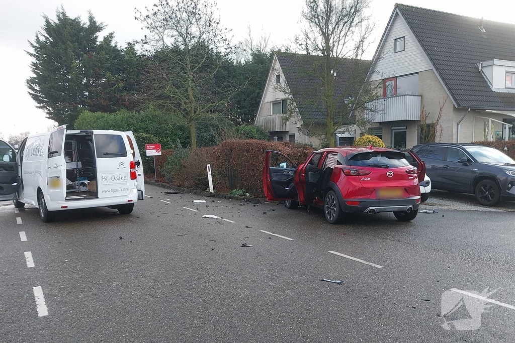 Auto in de kreukels na botsing