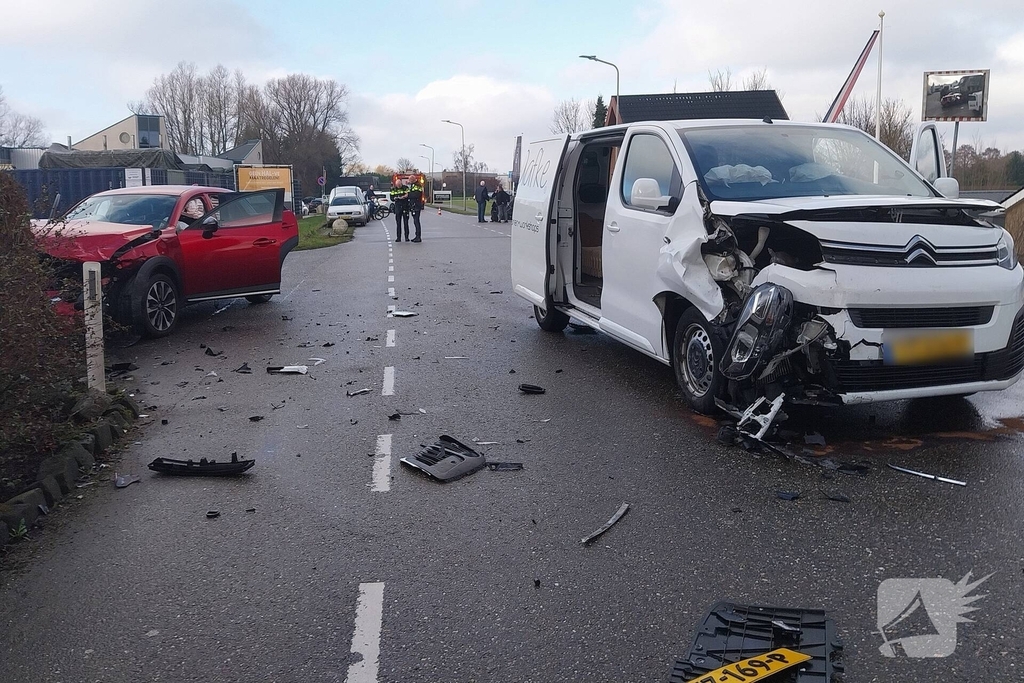 Auto in de kreukels na botsing