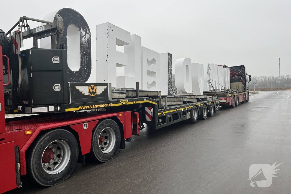 Wij Flevoland'-letters bij Urk al beklad en vernield