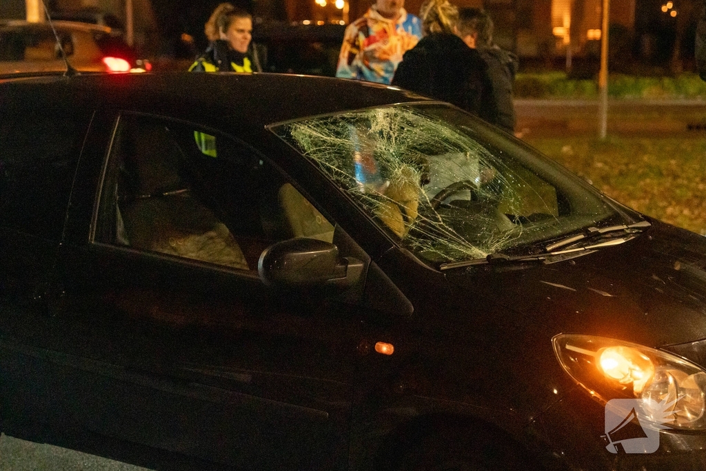 Dronken man geschept door auto