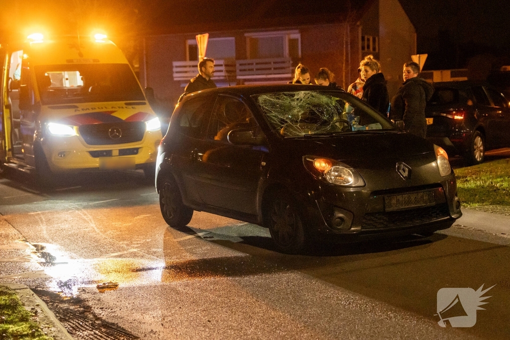 Dronken man geschept door auto