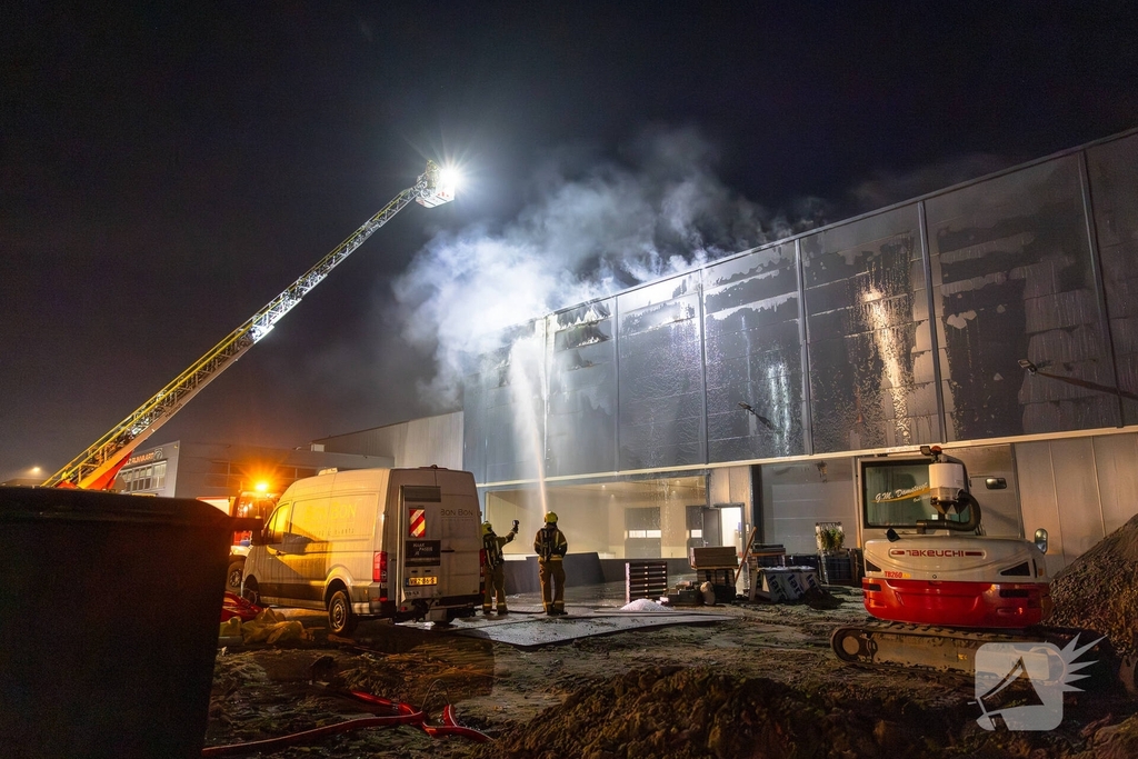 Zeer grote brand in industriegebouw vereist grootschalige inzet