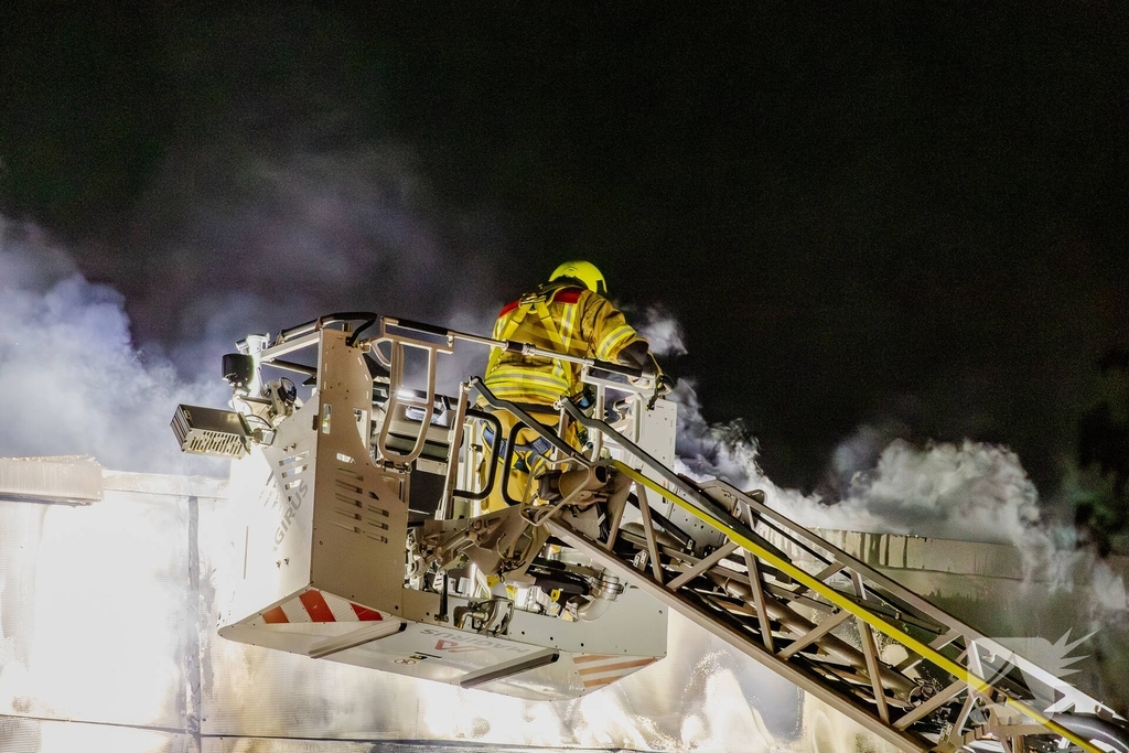 Zeer grote brand in industriegebouw vereist grootschalige inzet