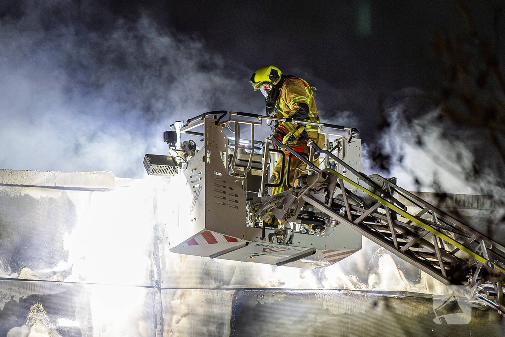 Zeer grote brand in industriegebouw vereist grootschalige inzet