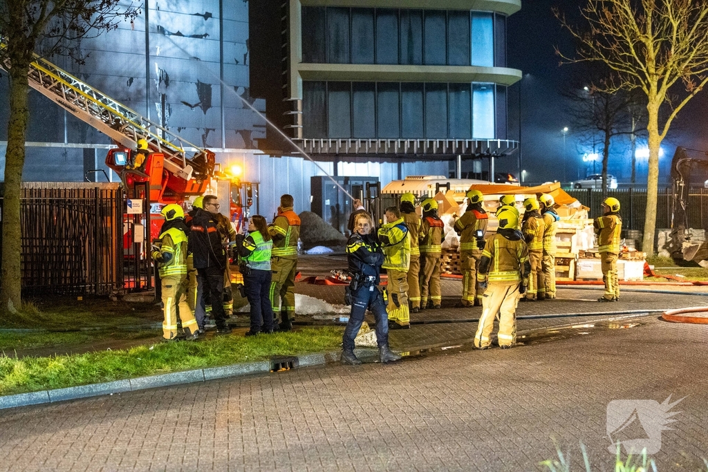 Zeer grote brand in industriegebouw vereist grootschalige inzet