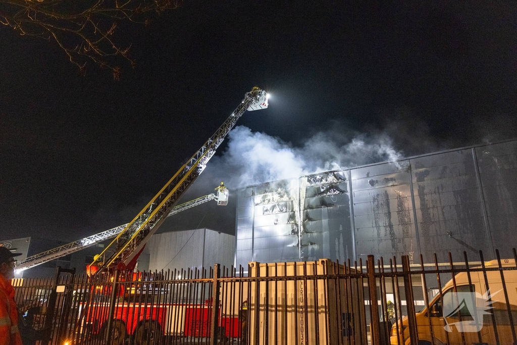 Zeer grote brand in industriegebouw vereist grootschalige inzet
