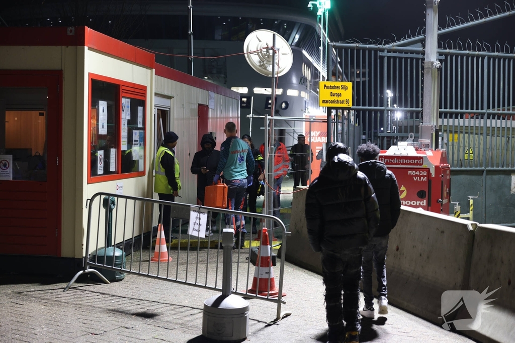 Steekincident op vluchtelingenboot leidt tot gewonde