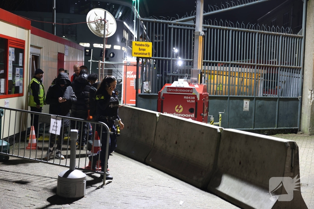 Steekincident op vluchtelingenboot leidt tot gewonde