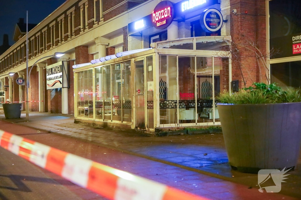 Explosief ontploft bij restaurant, geen gewonden