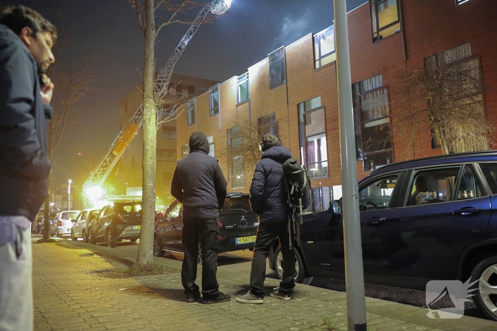 Grote woningbrand leidt tot evacuatie en rookinhalatie