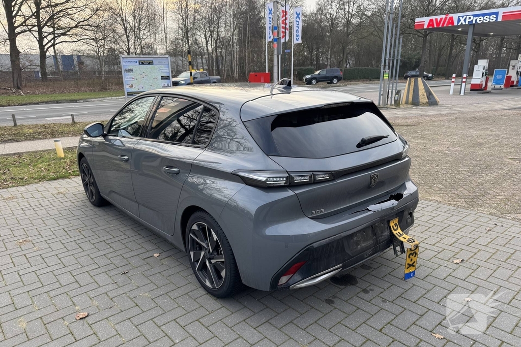 Botsing tussen piaggo en personenauto