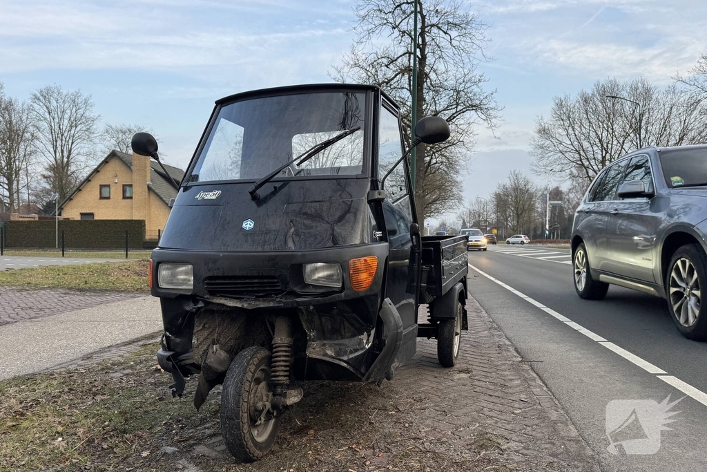Botsing tussen piaggo en personenauto