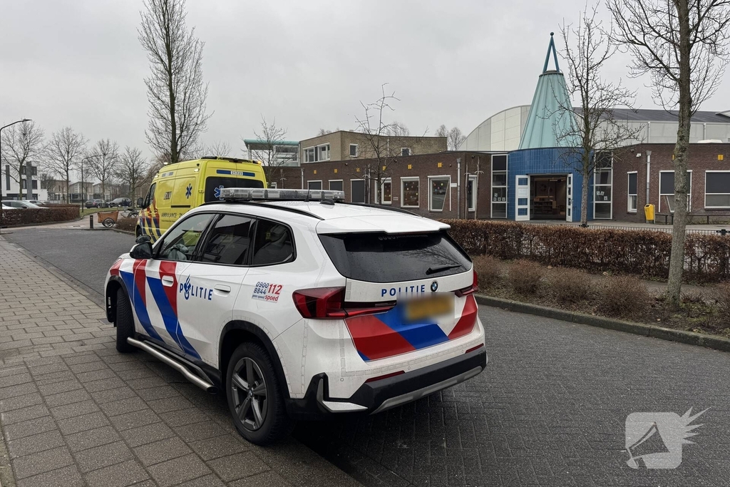 Kind valt van stoel op basisschool