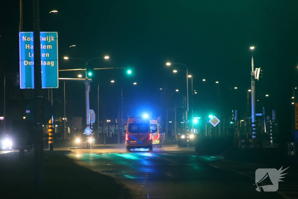 Persoon zwaargewond geraakt bij brand in portiekwoning