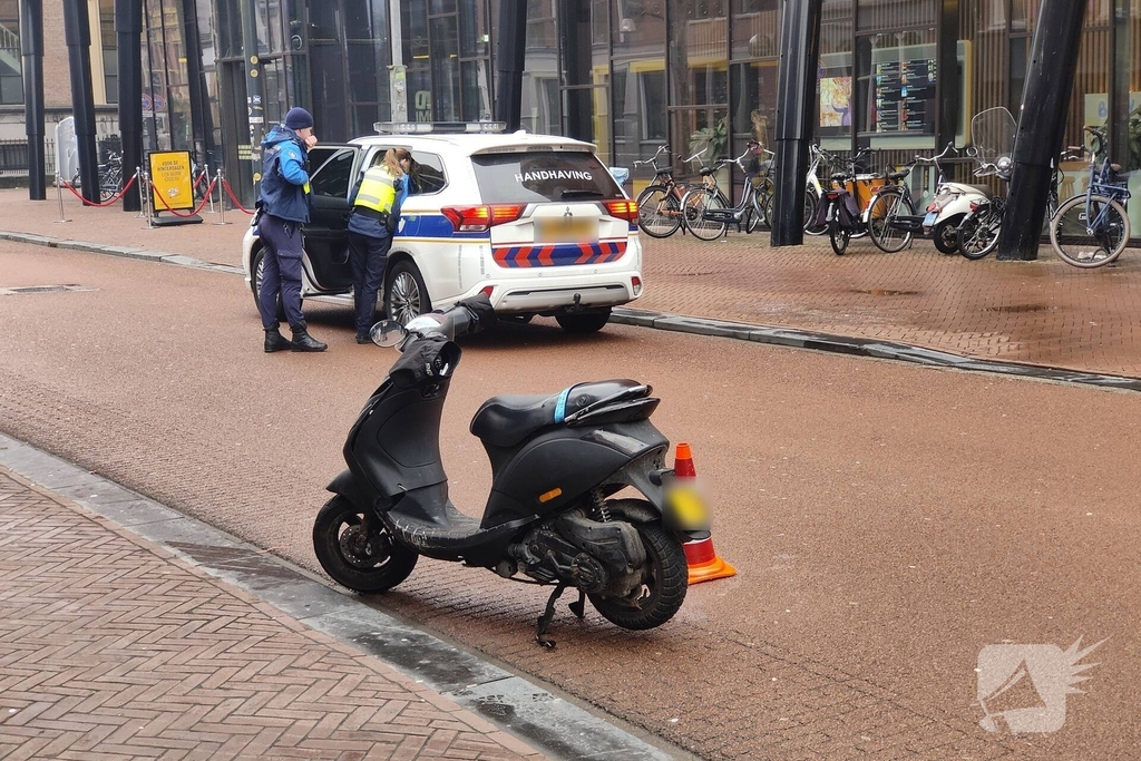 Valpartij van scooterrijder leidt tot ambulance inzet