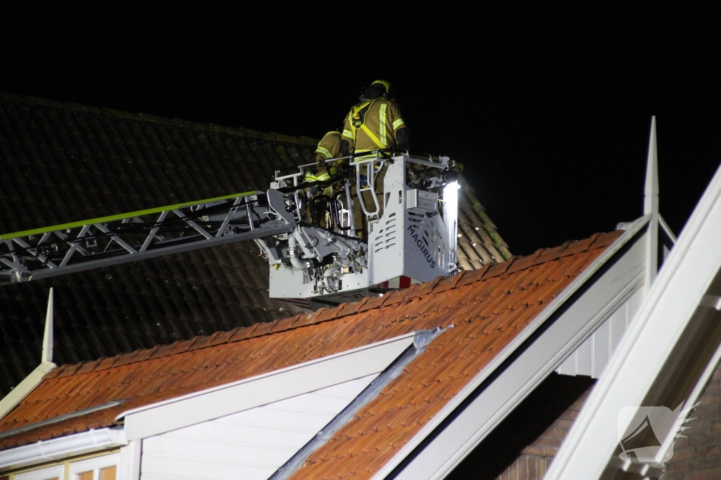 Schoorsteenbrand in woning trekt veel bekijks
