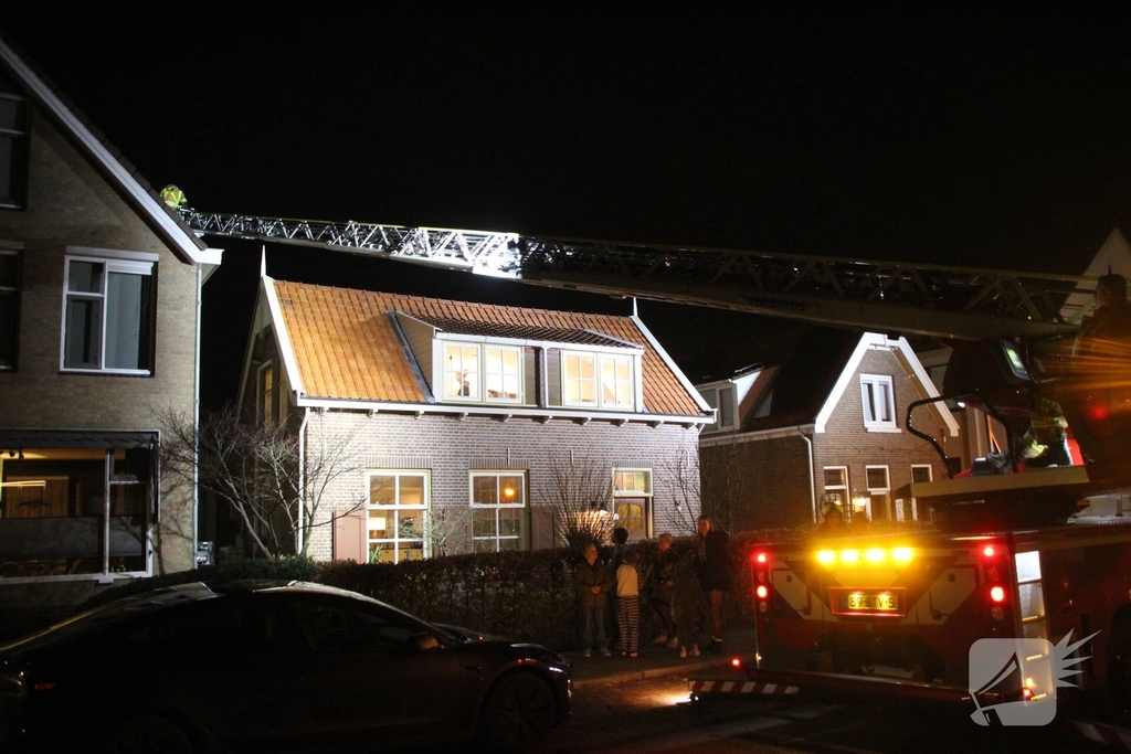 Schoorsteenbrand in woning trekt veel bekijks