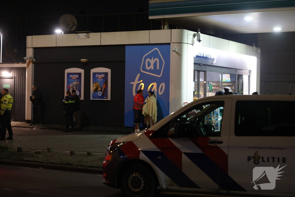 Aanrijding tussen twee voertuigen bij benzinepomp