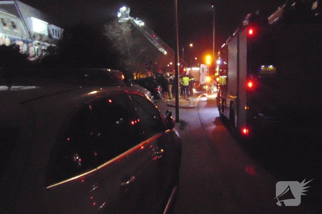 Woningbrand veroorzaakt grote inzet van hulpdiensten