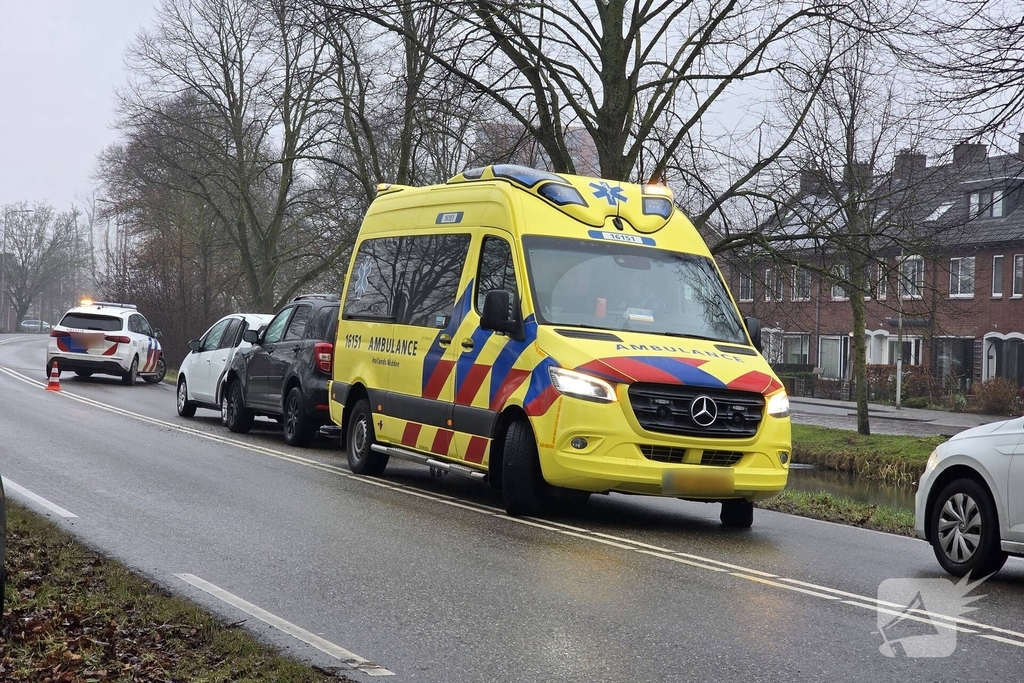 Auto-ongeluk leidt tot ambulance inzet