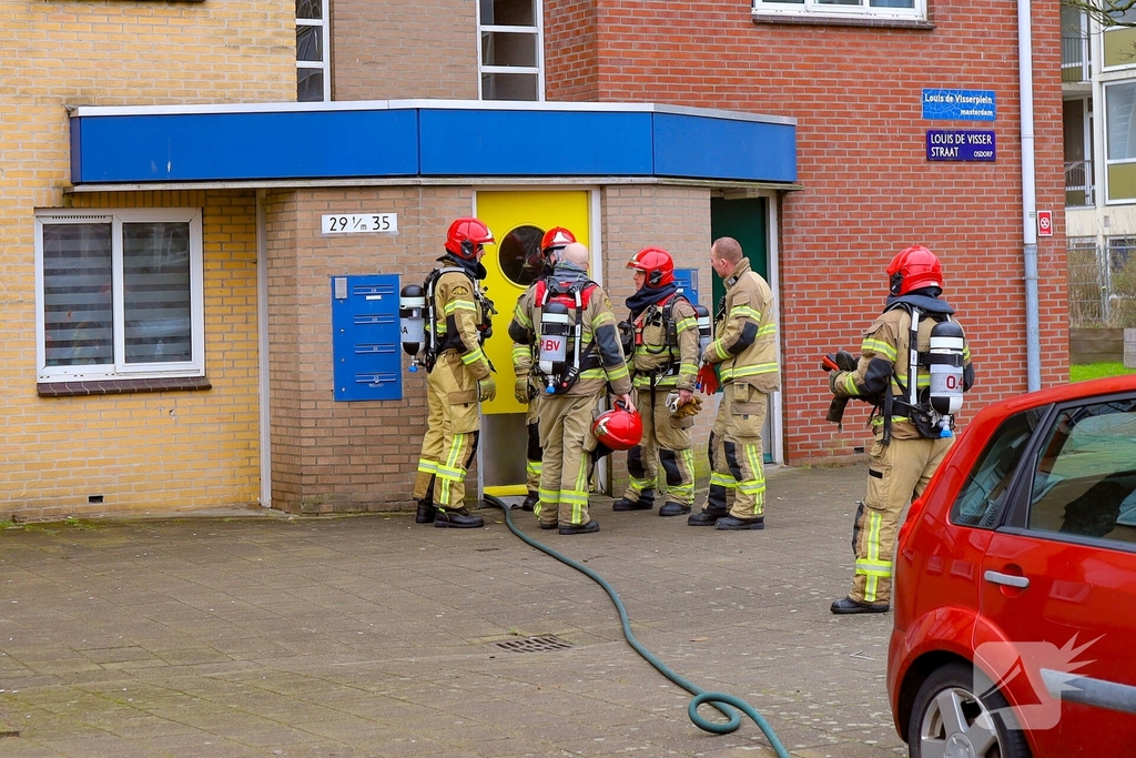 Woningbrand leidt tot rookinhalatie
