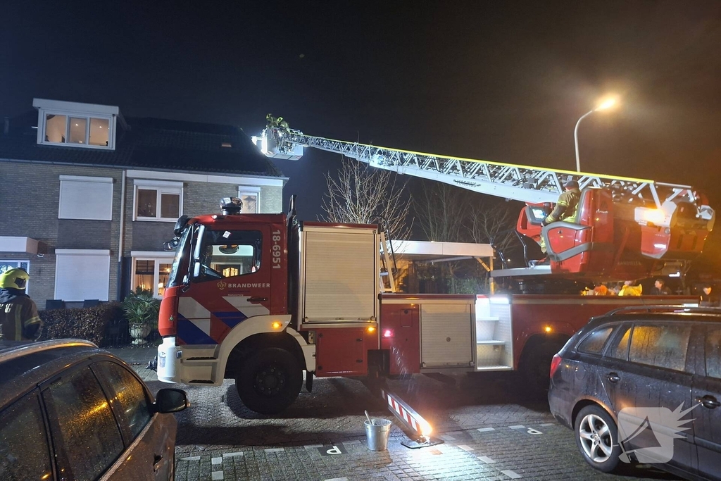 Brand in schoorsteen woning onder controle