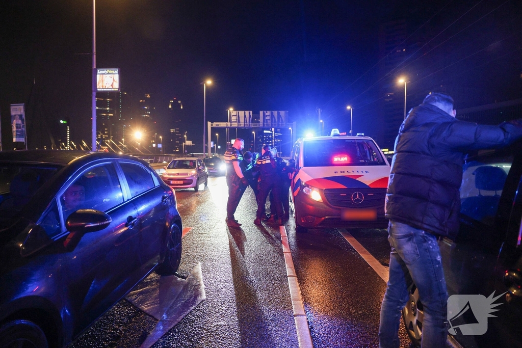 Politieachtervolging eindigt op Erasmusbrug