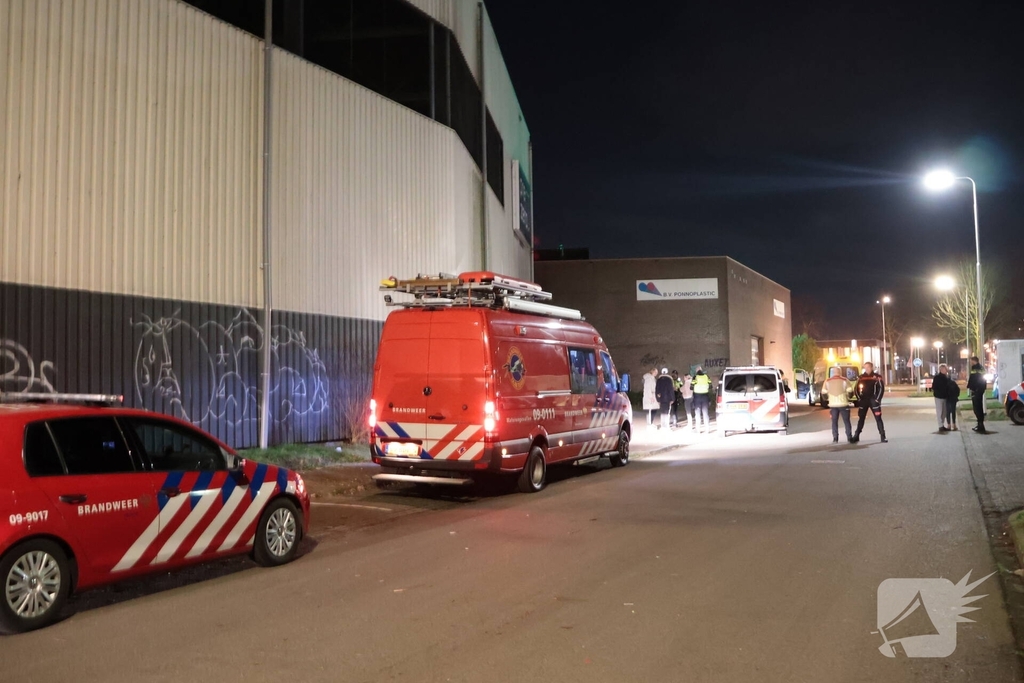 Persoon komt veilig uit water na incident