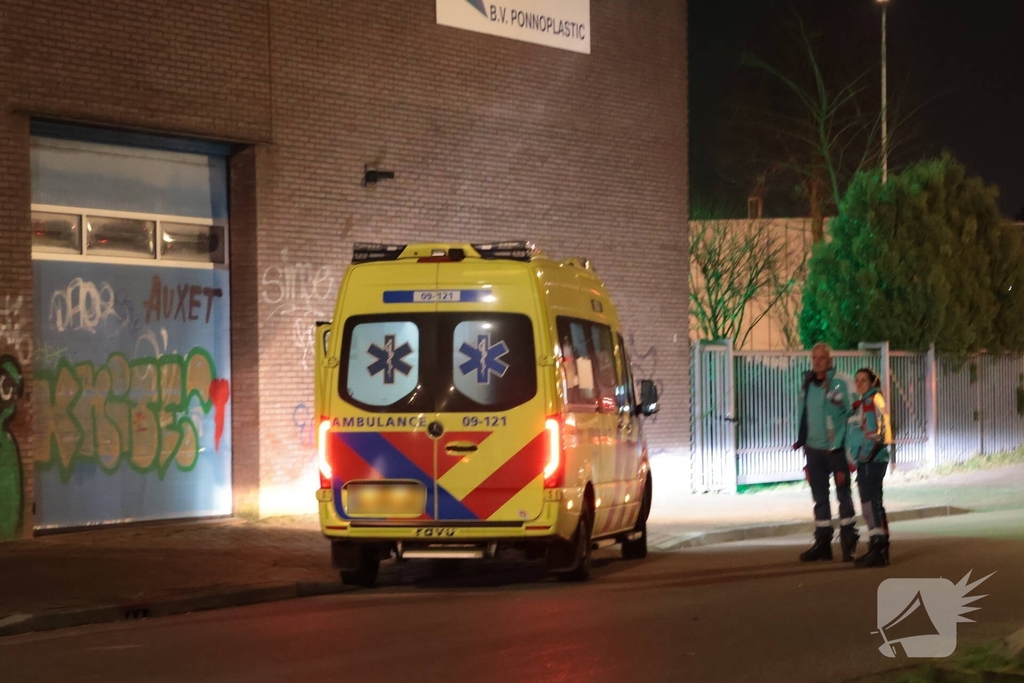 Persoon komt veilig uit water na incident