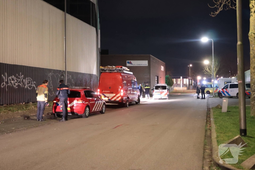 Persoon komt veilig uit water na incident