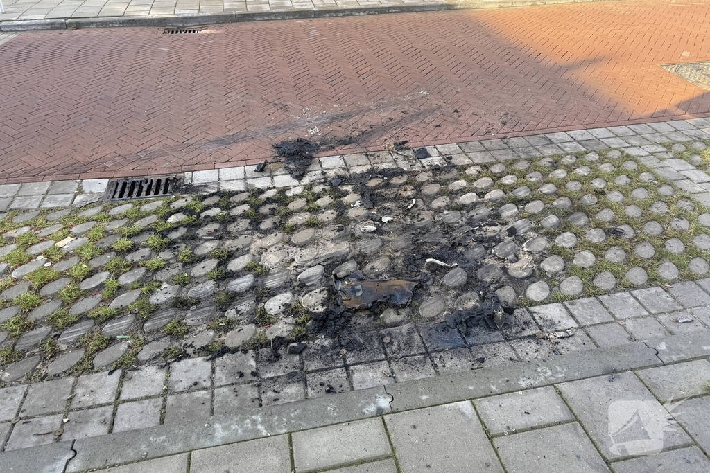 Autobrand zorgt voor aanzienlijke schade