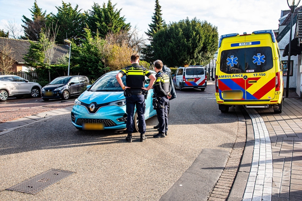 Jongetje op fiets gewond bij botsing met auto