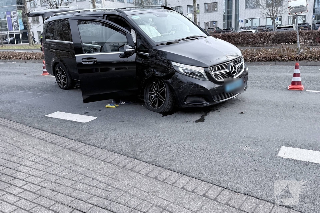Taxi total-loss na botsing met auto