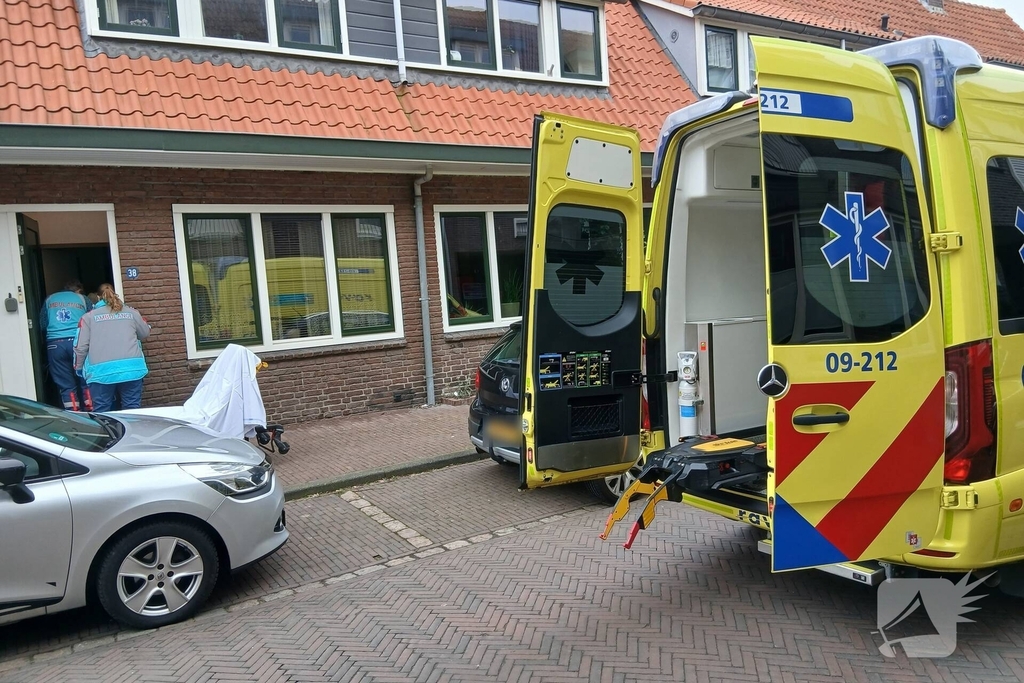 Vrouw naar ziekenhuis na val in woning