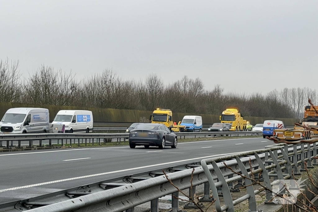 Botsing tussen bestelbussen zonder gewonden